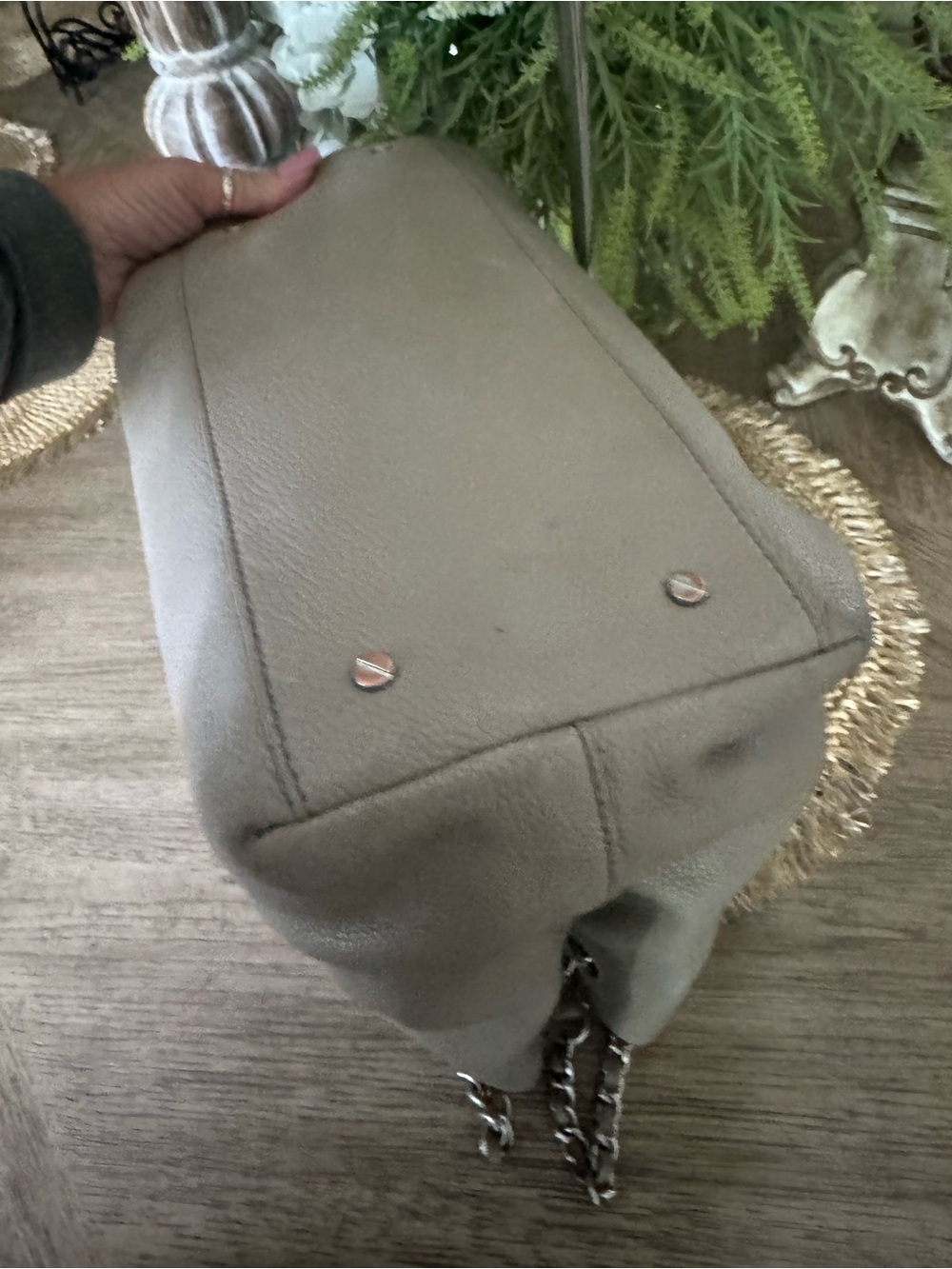 Tory Burch Taupe Pebbled Leather Chain-Handle Shoulder Bag in EUC - Picture 6 of 9